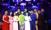 Ca sĩ hải ngoại Duy Trường được đồng nghiệp mừng sinh nhật trên sân khấu 
