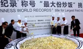 Chảo cơm rang khổng lồ Dương Châu bị tước kỷ lục Guinness