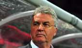 Chelsea bổ nhiệm Hiddink tạm thời thay thế Mourinho