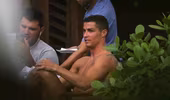 Ronaldo khoe cơ bắp ở Miami