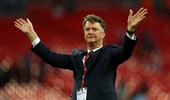 Fan M.U ăn mừng Van Gaal bị sa thải, mở đường để Mourinho gia nhập