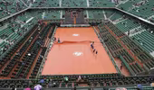Các tay vợt phải chạy mưa trong ngày khởi tranh Pháp mở rộng 