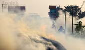 Mù mịt khói do đốt rơm rạ 