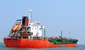 Trở về từ tay cướp biển, tàu Sunrise 689 bị phá tan hoang
