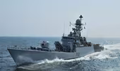 Tàu chiến Ấn Độ đâm vào tàu thương mại nước ngoài tại vịnh Bengal
