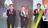 Phạm Thành Lương đoạt Quả bóng vàng Việt Nam 2016
