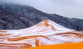 Khó tin nhưng có thật: Tuyết rơi trắng xóa tại sa mạc Sahara