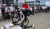 Thót tim với màn trình diễn xe đạp tại BMW World Vietnam 2016