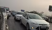Ngày 28 Tết, đoàn dài ôtô nhích từng mét trên đường cao tốc