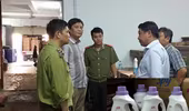 Hà Nội: Phát hiện xưởng sản xuất nước xả vải giả cực lớn