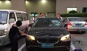 Vợ nổi cơn ghen, đập nát "xế hộp" BMW hơn 3 tỷ đồng của chồng