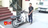 Chặn đường, cướp xe máy giữa ban ngay