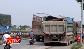 Nhức nhối tình trạng xe tải chở đất đá, vật liệu xây dựng rơi vãi