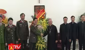 CATP Hà Nội chúc mừng lễ Giáng sinh các chức sắc công giáo