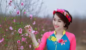 Ngẩn ngơ ngắm kiều nữ đẹp rực rỡ ngày Xuân