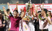 Cầu thủ Hà Nội T&T "bơi" trong tiền thưởng sau chức vô địch V-League