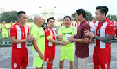 Bằng Kiều "đối đầu" Hồng Sơn trong trận đấu bóng đá từ thiện đầy ý nghĩa