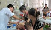 Trẻ em ồ ạt đổ bệnh vì thời tiết chuyển mùa