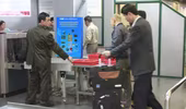Nhân viên vệ sinh sân bay lại "cầm nhầm" Macbook của hành khách