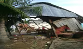 Lốc xoáy mạnh làm sập và tốc mái hàng chục nhà dân