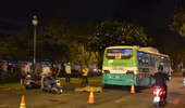 Va chạm giao thông ngã xuống đường bị xe buýt cán tử vong