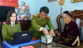 Đến tận nhà làm CMND cho Mẹ Việt Nam anh hùng