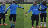 Sao Arsenal lại to tiếng cùng nhau trên sân tập