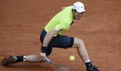 Andy Murray khởi đầu thuận lợi, Caroline Wozniacki sớm rời cuộc chơi