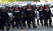Cảnh sát Thái Lan bắt đầu chiếm lại các cơ sở chính phủ từ tay người biểu tình