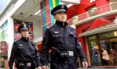 Cảnh sát tinh nhuệ Thượng Hải đi tuần tra được mang súng ngắn