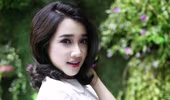 “Búp bê” Nhã Phương khoe vẻ đẹp trong sáng, thánh thiện