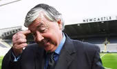 Một lãnh đạo của Newcastle từ chức vì bất đồng với HLV