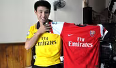 "Running man" bán đấu giá chiếc áo có chữ ký toàn đội Arsenal