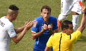 Suarez xứng đáng thẻ đỏ, Marchisio bị đuổi "oan"