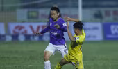 VFF treo giò cầu thủ Nam Định đạp lật cổ chân đồng nghiệp