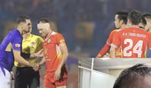 Khán giả V-League cảm phục “chiến binh” Trọng Hoàng