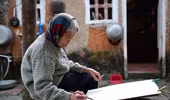 "Đi giữa hai thế kỷ", triển lãm cá nhân đầu tiên của nữ họa sĩ Mộng Bích ở tuổi 90