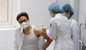 Phó Thủ tướng Vũ Đức Đam được tiêm mũi thứ hai vaccine Covid-19 do Việt Nam sản xuất
