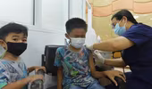 Còn 40 ngày nữa phải hoàn thành tiêm vaccine Covid-19 cho trẻ 5-12 tuổi, tiến độ đang rất chậm