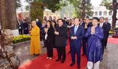 Lãnh đạo thành phố Hà Nội dâng hương khai xuân tại Hoàng thành Thăng Long