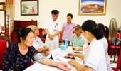 Khám sức khoẻ, cấp phát thuốc cho hơn 200 đối tượng chính sách, người có công tại Ba Vì