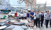 Thủ tướng thị sát tại Quảng Ninh, yêu cầu sớm đưa mọi hoạt động trở lại bình thường sau bão