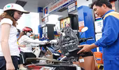 Giá xăng giảm thêm gần 500 đồng/lít