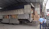 TP HCM: Xe tải biển số miền Bắc bị phát hiện chở hàng nghìn chiếc tông- đơ cắt tóc nghi hàng lậu