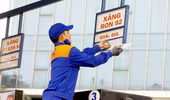 Giá xăng giảm nhẹ, dầu tăng mạnh dịp gần Tết
