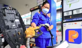 Giá xăng giảm mạnh