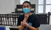 Nam thanh niên liên tục đào trộm cây cảnh trên đường phố