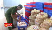 Cận cảnh 2 tấn trứng non, kê gà, nầm lợn đông lạnh nhập lậu