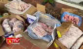 Đột kích kho hàng, phát hiện gần 3 tấn thịt đông lạnh không rõ nguồn gốc 