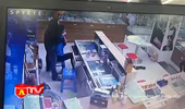 Dùng dao uy hiếp nhân viên cửa hàng điện thoại để cướp tài sản